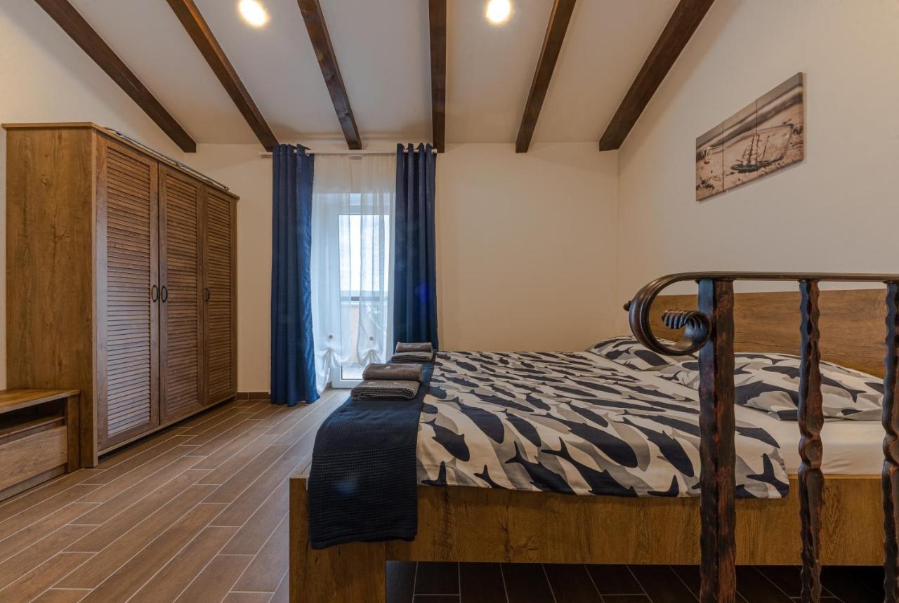 Apartments Gea Lucija Bagian luar foto