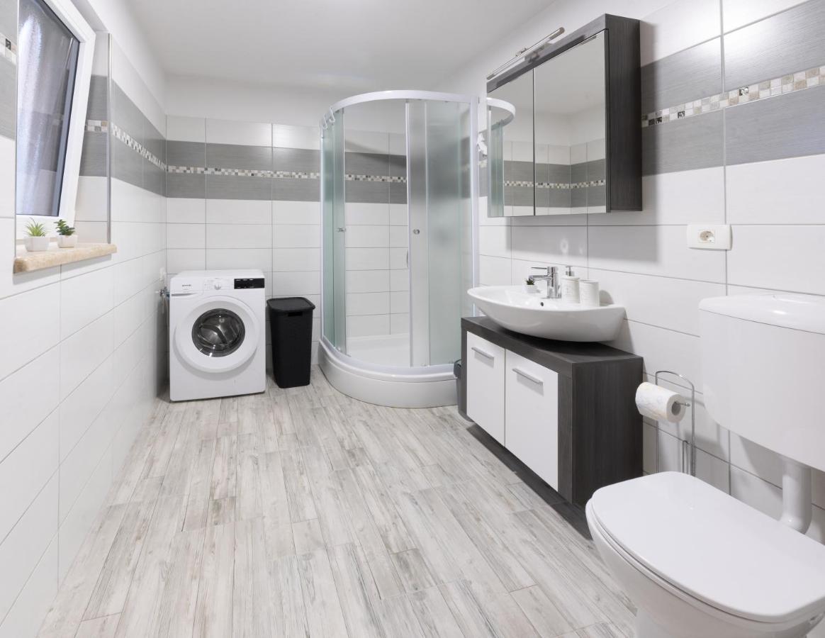 Apartments Gea Lucija Bagian luar foto