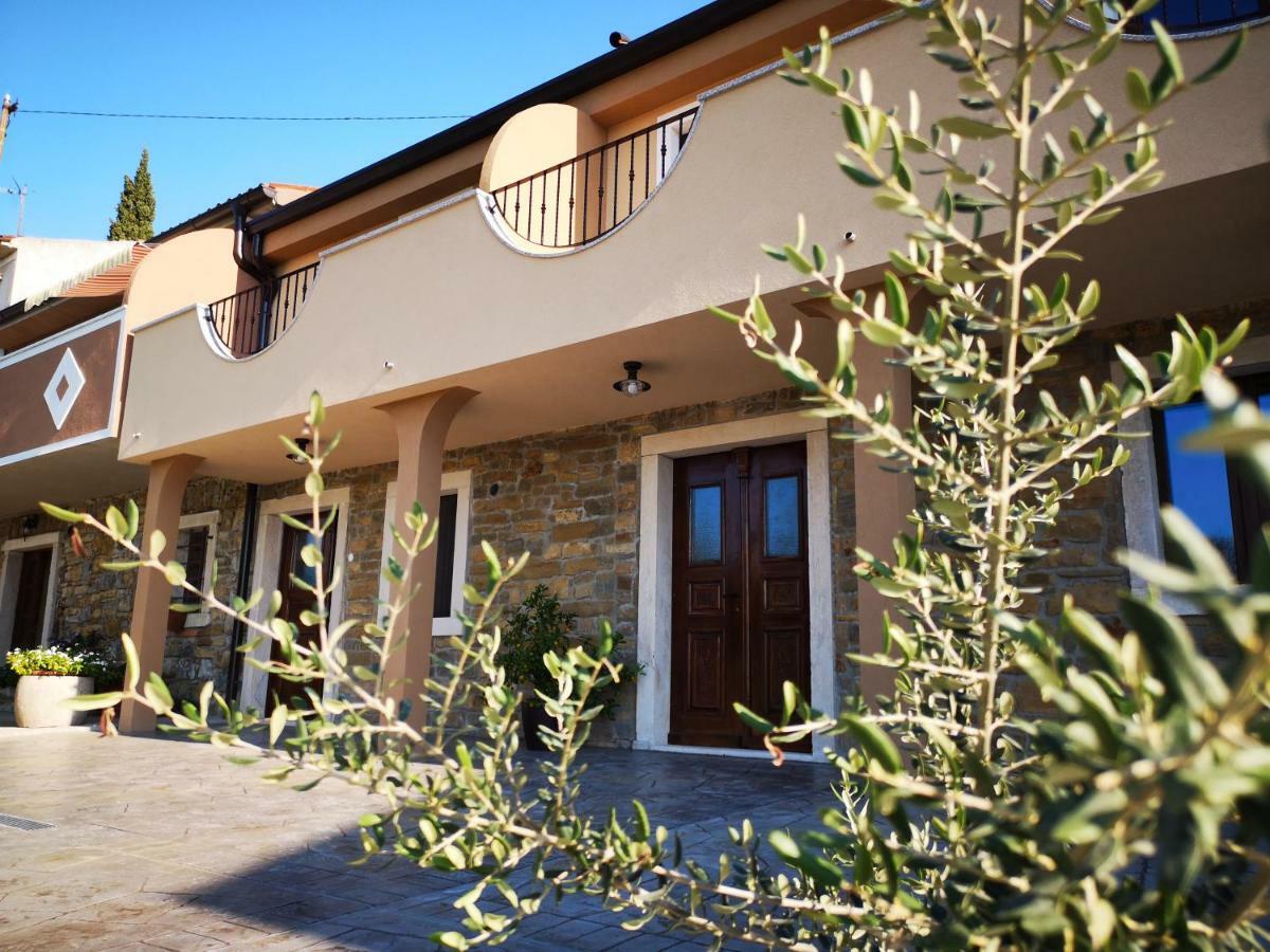 Apartments Gea Lucija Bagian luar foto