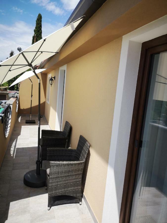 Apartments Gea Lucija Bagian luar foto